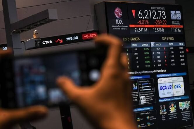 
					IHSG Menguat, Volume Perdagangan Saham di BEI Melonjak Hampir 67 Persen