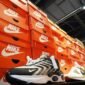 Nike mengumumkan akan menghentikan kerja sama dengan ribuan distributor online di China mulai Januari 2027